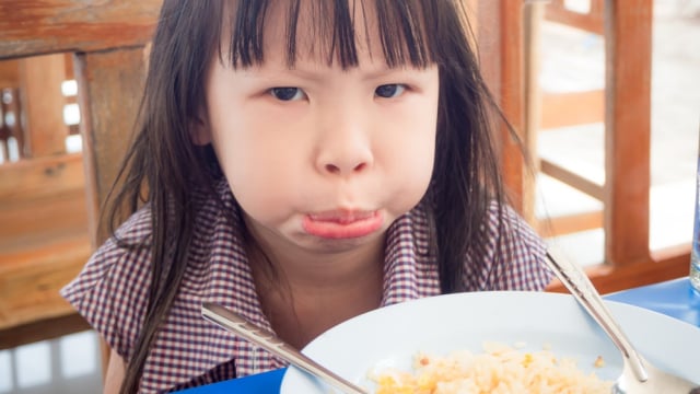 Ilustrasi anak tidak mau makan nasi. Foto: Shutterstock