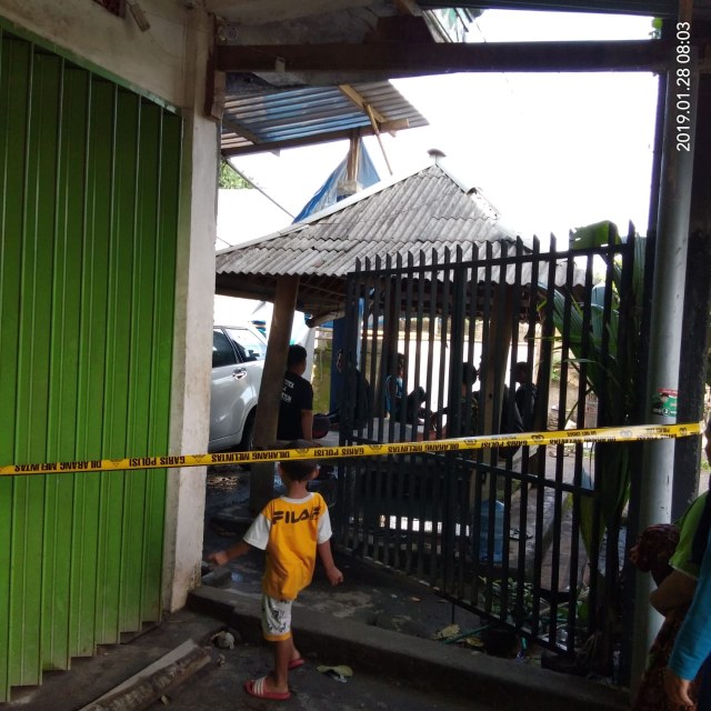 Kondisi rumah direktur eksekutif Walhi NTB Murdani yang dibakar orang tak dikenal.  (Foto: Dok. Walhi)