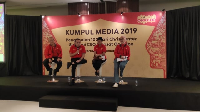 CEO Chris Kanter beserta manajemen Indosat Ooredoo (Foto: Jofie Yordan/kumparan)