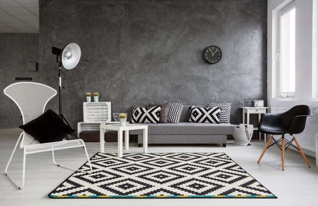 Interior rumah didominasi oleh warna abu-abu. (Foto: Shutterstock)