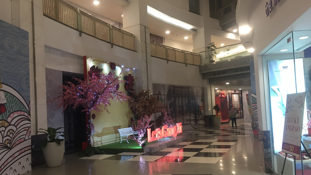 Suasana depan Centro Plaza Semanggi yang tutup.  Foto: Elsa Toruan/kumparan