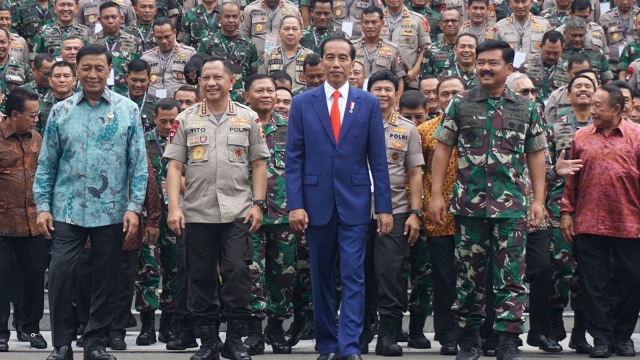 Presiden Jokowi dan Purnawirawan TNI-Polri usai melaksanakan Rapat Pimpinan di Istana Negara, Selasa (29/1). (Foto: Yudhistira Amran Saleh/kumparan)