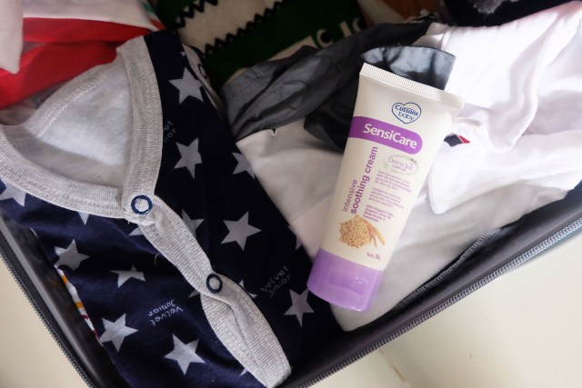 Mencegah Ruam Popok dengan Cussons Baby SensiCare Intensive Soothing Cream (4)