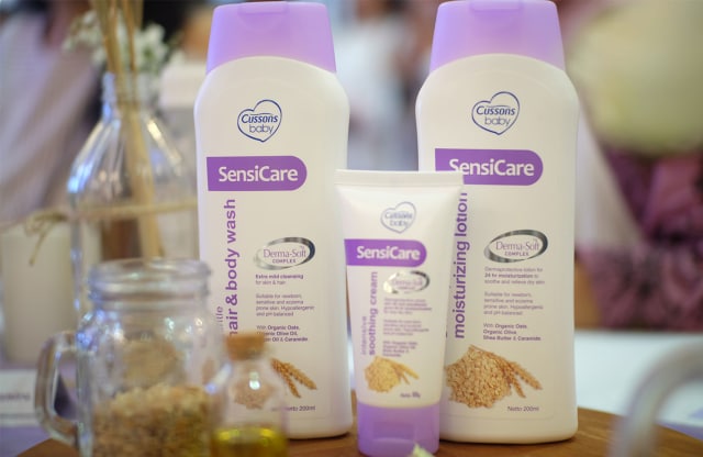 Mencegah Ruam Popok dengan Cussons Baby SensiCare Intensive Soothing Cream (5)