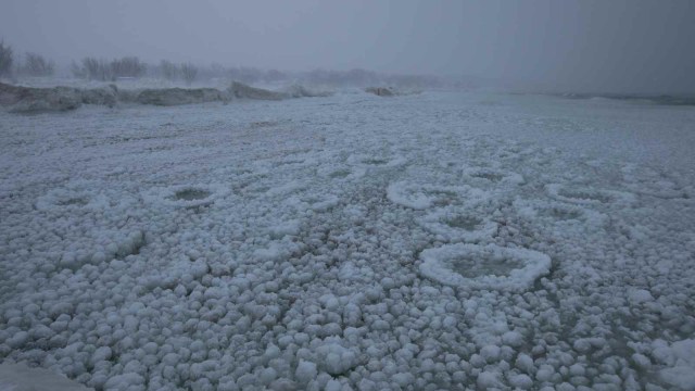 Danau Michigam membeku, Amerika Serikat (29/1/2019). (Foto: Joshua Nowicki via REUTERS)