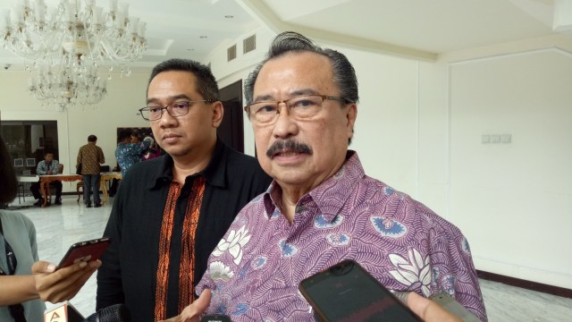 Ketua Umum GP Farmasi, Tirto Koesnadi di Kantor Wakil Presiden. (Foto: Kevin Kurnianto/kumparan)