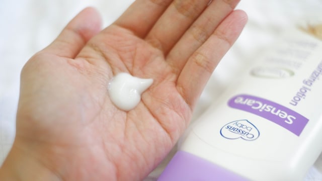Tektur lotion seperti gel cream, tidak kental dan tidak watery cepat menyerap ke kulit bayi.               