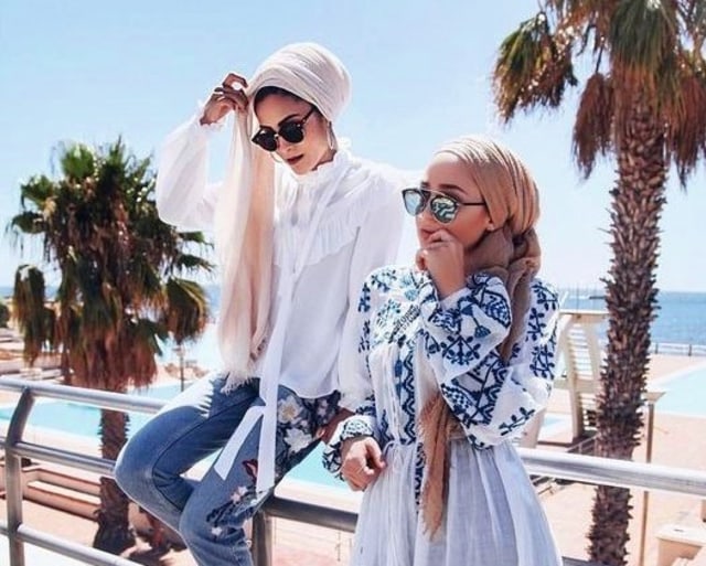 Yang Harus Diperhatikan Hijabers Ketika Memilih Baju untuk ke Pantai