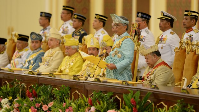 Suasana pelantikan Raja baru Malaysia, Sultan Abdullah Sultan Ahmad Shah di Istana Nasional di Kuala Lumpur, Malaysia. (Foto: Departemen Informasi/Shaiful Nizal Ismail )