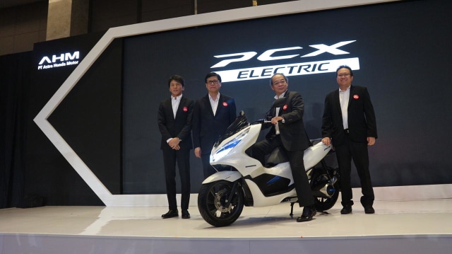 Honda PCX Listrik (Foto: Ghulam Nayazri/kumparanOTO)