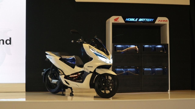 Honda PCX Listrik (Foto: Ghulam Nayazri/kumparanOTO)