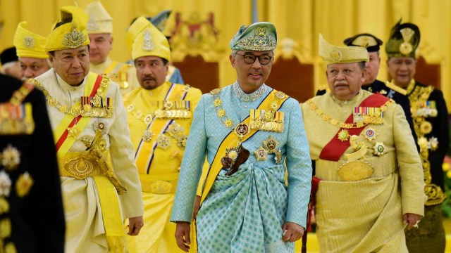 Raja baru Malaysia, Sultan Abdullah Sultan Ahmad Shah saat meninggalkan acara pelantikan di Kuala Lumpur, Malaysia. Foto: Department of Information/Shaiful Nizal Ismail via REUTERS