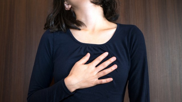 Ilustrasi wanita sesak napas (Foto: Shutterstock)