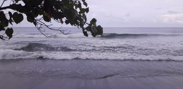 Petrus Kafiar Beach, Pesona Pantai “Perawan” Di utara Kota Manokwari (2)