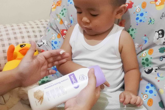 Review Cussons Baby SensiCare, Solusi Ampuh Mengatasi Kulit Kering (8)