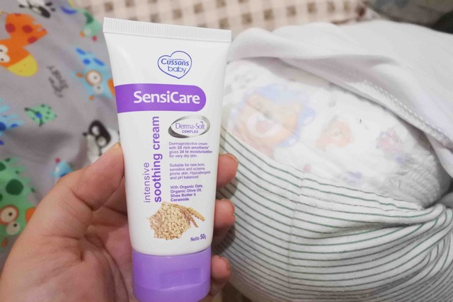 Review Cussons Baby SensiCare, Solusi Ampuh Mengatasi Kulit Kering (9)