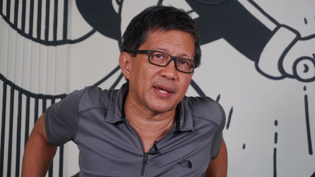 Rocky Gerung saat diwawancara di kantor kumparan. Foto: Fitra Andrianto/kumparan