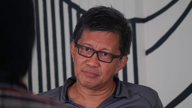 Rocky Gerung saat diwawancara di kantor kumparan. Foto: Fitra Andrianto/kumparan