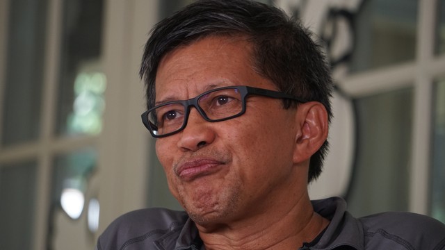 Rocky Gerung saat diwawancara di kantor kumparan. Foto: Fitra Andrianto/kumparan