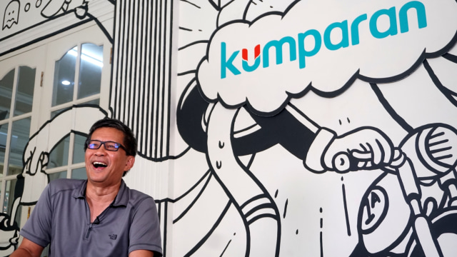Rocky Gerung saat diwawancara di kantor kumparan. Foto: Fitra Andrianto/kumparan