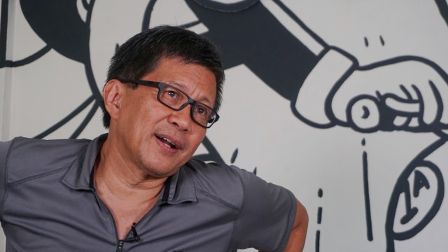 Rocky Gerung saat diwawancara di kantor kumparan. Foto: Fitra Andrianto/kumparan