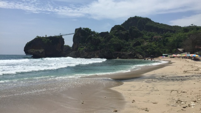 Suasana Pantai Siung di Kabupaten Gunungkidul, Yogyakarta. Foto: Arfiansyah Panji Purnandaru/kumparan