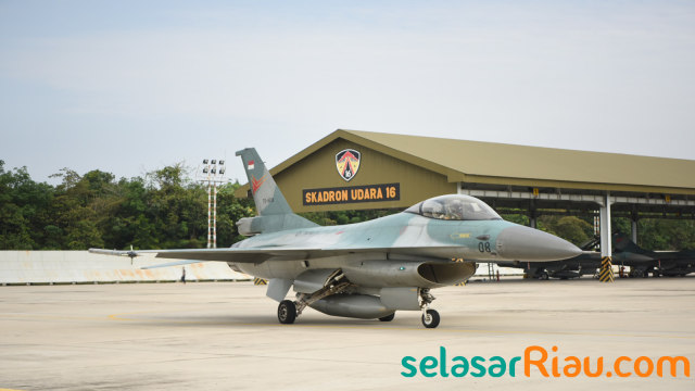 PESAWAT F16 Fighting Falcon dari Skadron Udara 16 Lanud Roesmin Nurjadin, Pekanbaru, Riau. 