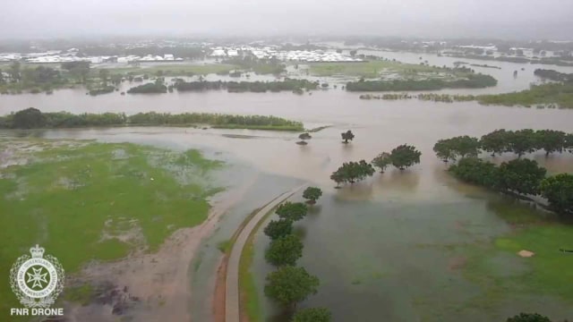 Banjir telihat menggenangi sebuah taman di Queensland, Australia. Foto: Queensland Fire and Emergency Services/Social Media/via REUTERS