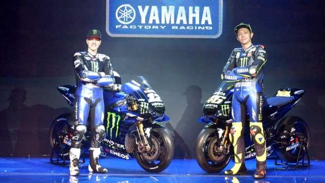 Valentino Rossi (kanan) dan Maverick Vinales (kiri) di Four Seasons, Jakarta, Senin (4/2). Foto: Aditya Pratama Niagara/kumparan