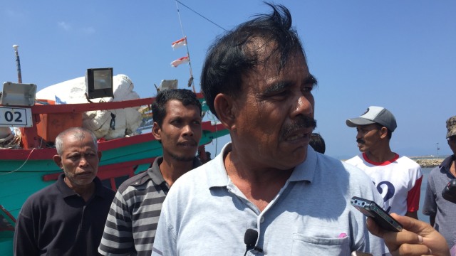 Anggota Panglima Laot Krueng Aceh, Bidang Hukum Nelayan, Firman di lokasi Tempat Pelelangan Ikan (TPI) Lampulo, Rabu (6/2). Foto: Zuhri Noviandi/kumparan
