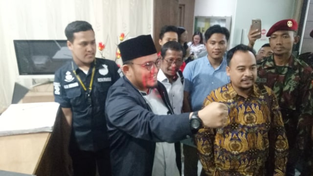 Dahnil Anzar Simanjuntak (kedua kiri) penuhi panggilan Polda Metro Jaya, Kamis (7/2). Foto: Maulana Ramadhan/kumparan
