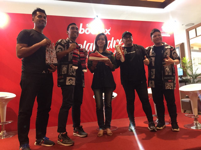 Kolaborasi bodrex dengan produk streetwear Foto: Hesti Widianingtyas/kumparan