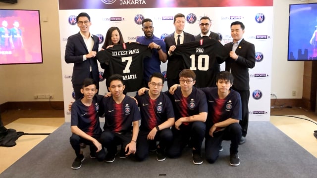 Kerja sama PSG dan tim Mobile Legends RRQ. Foto: Bianda Ludwianto/kumparan