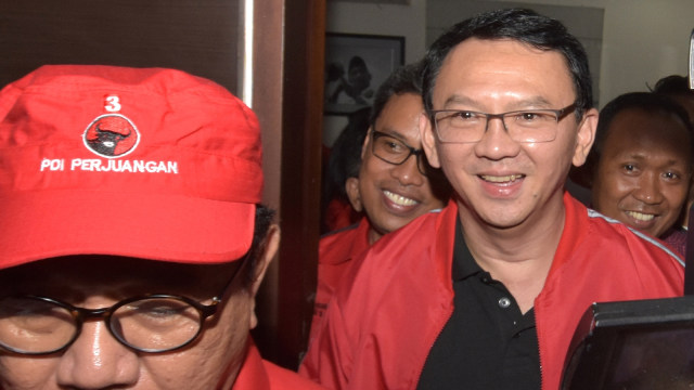 Basuki Tjahaja Purnama alias BTP seusai berkunjung ke kantor DPD PDIP Provinsi Bali, Denpasar, Bali, Jumat (8/2/2019). Foto: ANTARA FOTO/Nyoman Hendra Wibowo