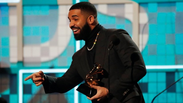 Drake menerima penghargaan Grammy Awards 2019, Los Angeles, California, Amerika Serikat. Foto: REUTERS/Mike Blake
