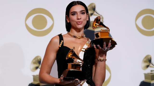 Dua Lipa menerima penghargaan Grammy Awards 2019, Los Angeles, California, Amerika Serikat. Foto: REUTERS/Mario Anzuoni
