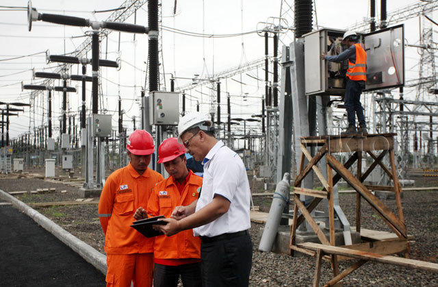 Ilustrasi pegawai PLN (foto: lewatmana.com)