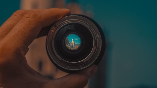 5 Lensa Kamera Terbaik untuk Ciptakan Efek Bokeh