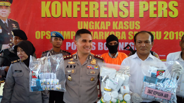 Kapolres Bojonegoro AKBP Ary Fadli SIK MH MSi, dalam konferensi pers yang digelar Polres Bojonegoro pada Senin (11/02/2019) siang, di Mapolres Bojonegoro.