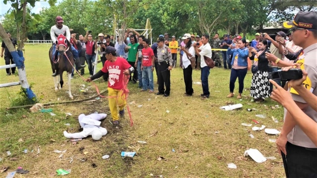 Proses rekonstruksi petaka pacuan kuda di Lumajang. Foto: Dok. Polres Lumajang