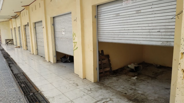 Amatan Cermat pada Senin 11 Februari 2019. Kios Deret di Pasar Gamalama terbengkalai. Foto: Adlun Fiqri