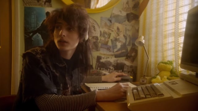 Finn Wolfhard di video klip Weezer - Take On Me Foto: YouTube Weezer