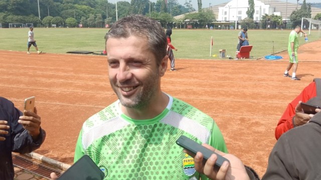 Pelatih Persib Miljan Radociv. (Ananda Gabriel)