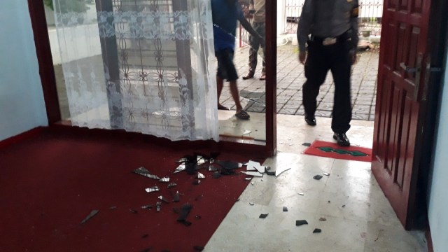Posko pemenangan milik Doni Oekon di Jalan Pahlawan, Kampung Babakan Tanjung, Kelurahan Sukagalih, Kecamatan Tarogong Kidul dirusak relawannya sendiri. Foto: Dok. Kumparan