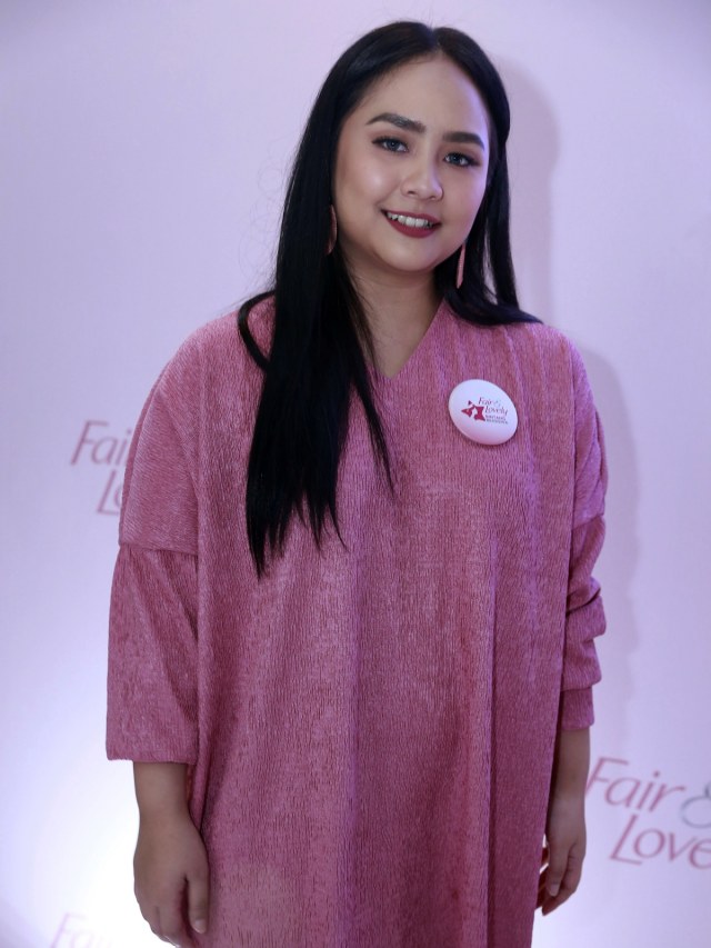 Penyanyi Gita Gutawa saat hadir di acara Fair & Lovely Bintang Beasiswa di kawasan Jakarta Kamis (14/02). Foto: Ronny/kumparan