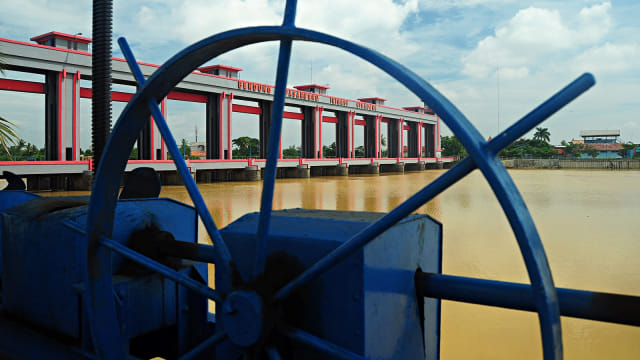 Pemandangan tampak dari samping bendungan Pasar Baru di Tangerang. Foto: Dok. Dimas Sutomo