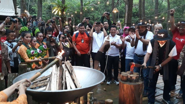 Menteri Pariwisata, Arief Yahya, saat resmikan Glamor Camping "De'Loano" dk Purworejo, Kamis (14/2/2019)
