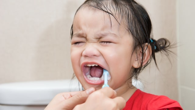 Ilustrasi anak tak mau gosok gigi Foto: Shutter Stock