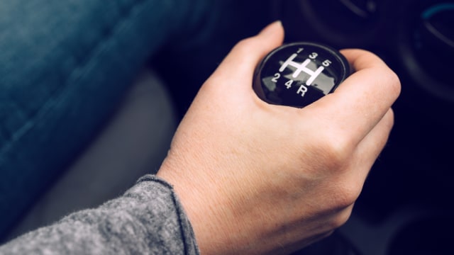 Ilustrasi Mobil Manual. Foto: Shutter Stock