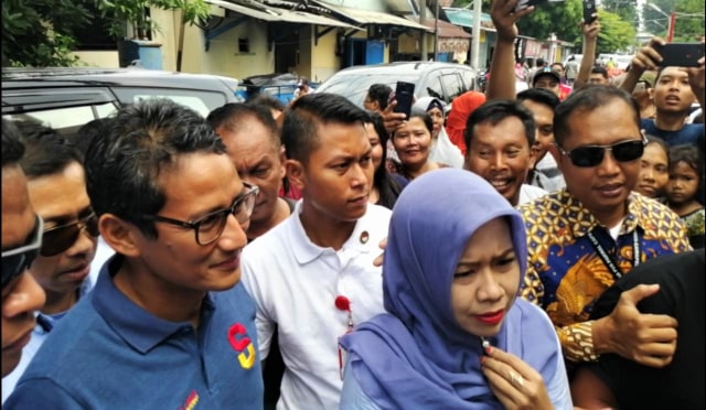 Calon Wakil Presiden nomor urut 02, Sandiaga Uno saat akan membesuk Ahmad Dhani di Rutan Medaeng, Surabaya, Jawa Timur. Foto: Yuana Fatwalloh/kumparan